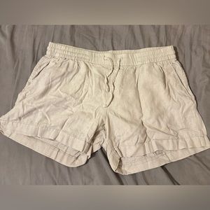 Light khaki linen shorts